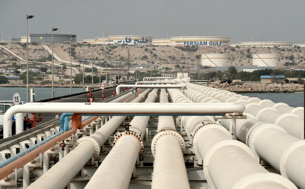 Bloomberg UE analizeaza suspendarea limitarii pretului petrolului rusesc in contextul razboiului din Iran