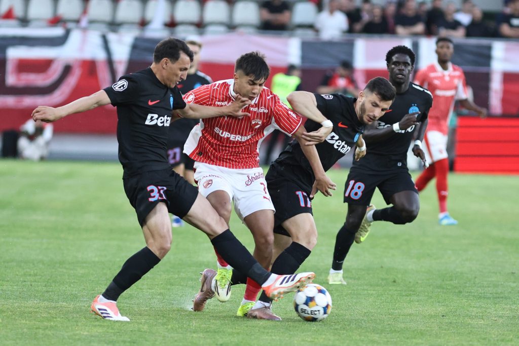 Bursa Transferurilor Plecarea neasteptata de la Dinamo Patru jucatori parasesc Corvinul Hunedoara dupa promovarea in Superliga