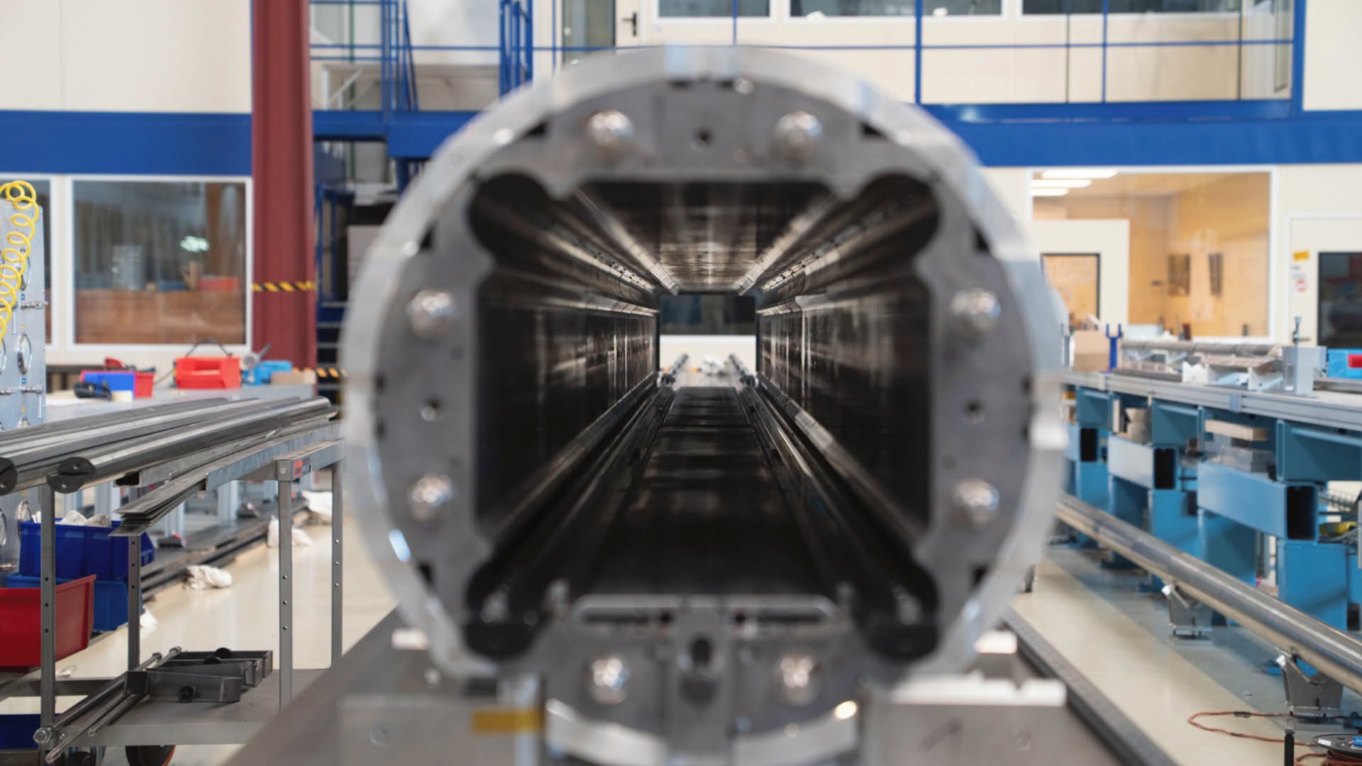 CERN suspenda din nou activitatea celui mai mare accelerator de particule din lume Urmeaza o perioada de renovari pentru experimente fara precedent