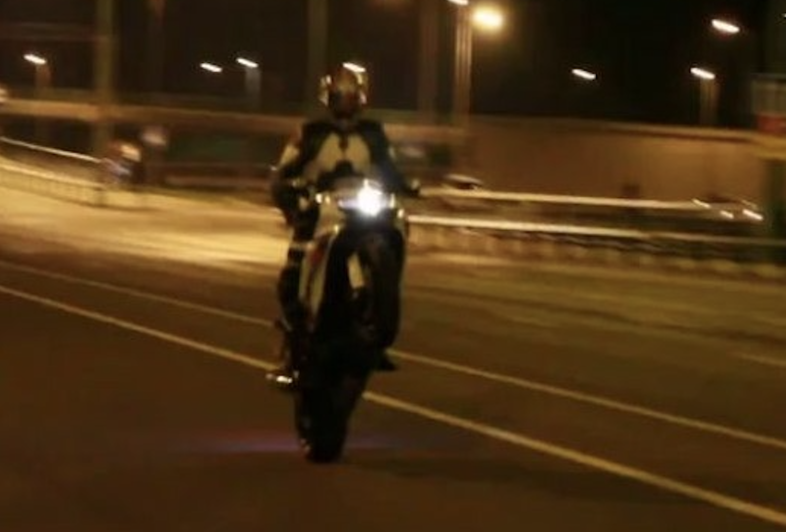 Clujenii nu pot dormi din cauza zgomotului motocicliștilor pe străzile rezidențiale noaptea: „Sunt și copii mici la acea oră” 2 Clujenii nu pot dormi din cauza zgomotului motociclistilor pe strazile rezidentiale noaptea sunt si copii mici la acea ora