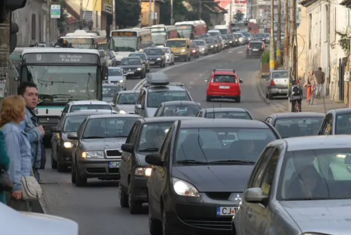 Clujul in restrictii din cauza caniculei Traficul greu este restrictionat pe drumurile judetului