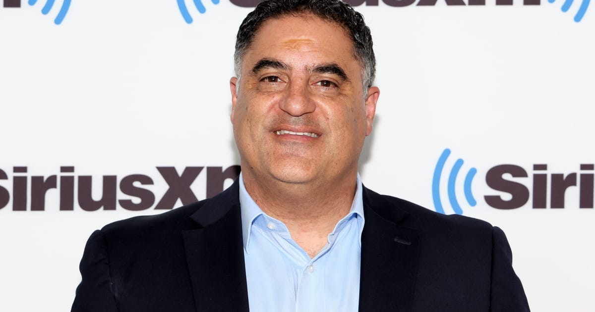 Comentatorii americani Hasan Piker si Cenk Uygur au fost impiedicati sa intre in Marea Britanie