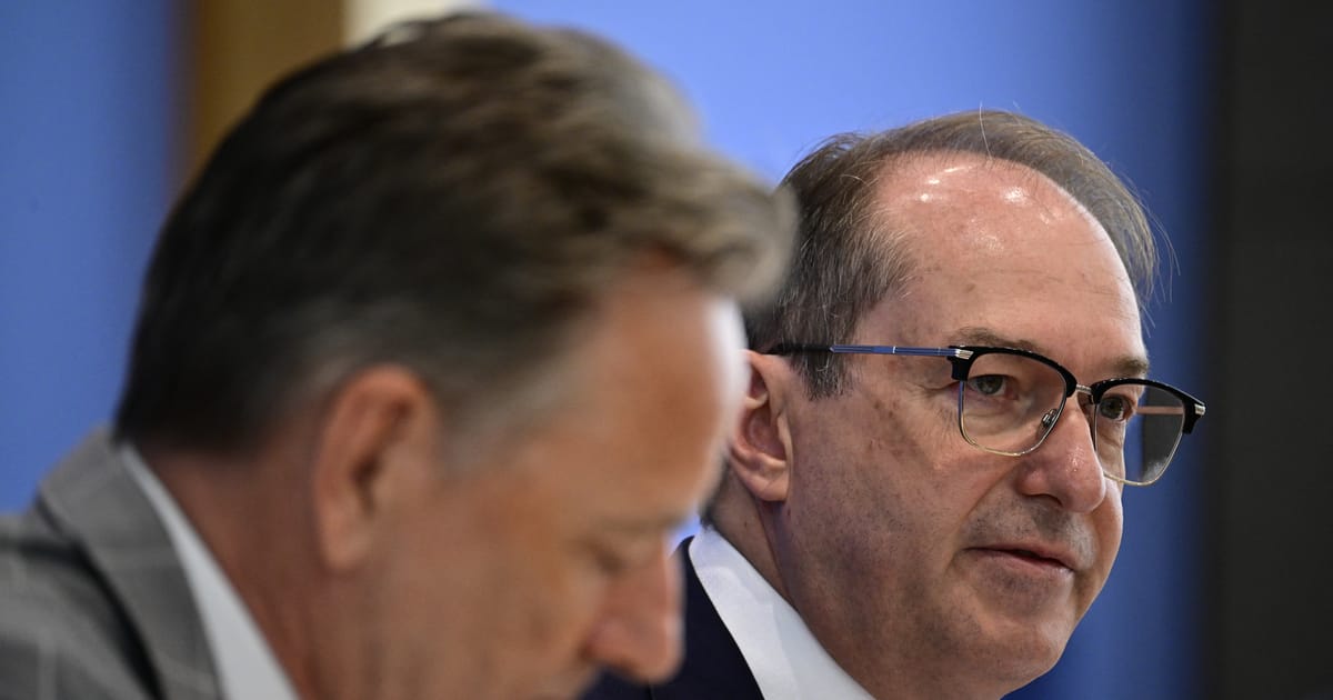 Crimele comise din motive politice în Germania ating un nivel record. 2 Crimele comise din motive politice in Germania atig un nivel record