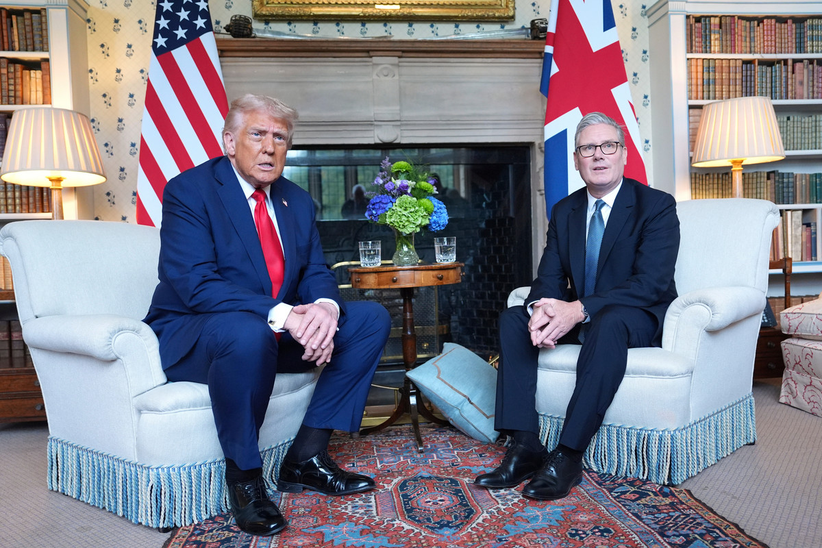 De ce Marea Britanie si Statele Unite nu pot preveni demiterea liderilor lor