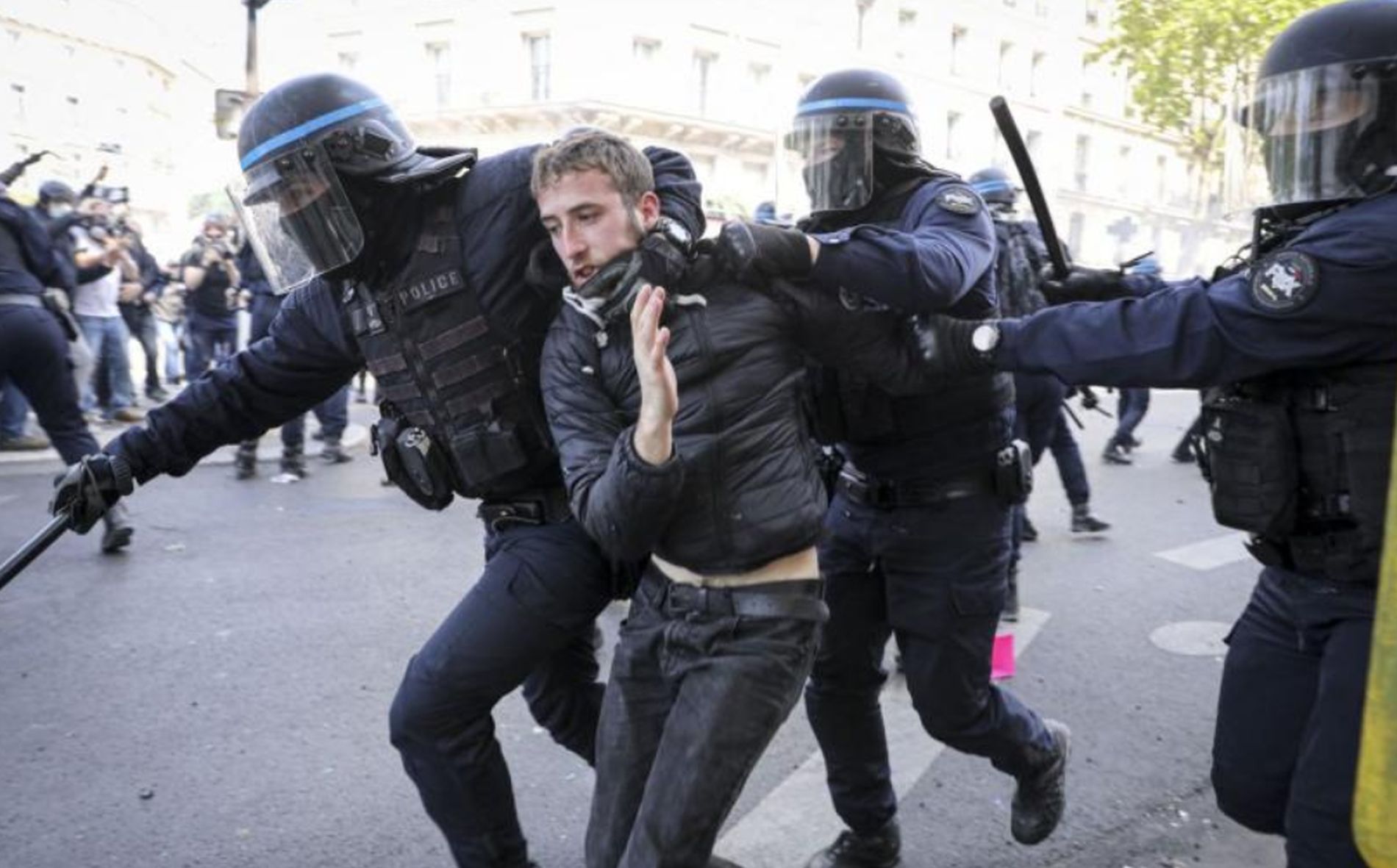 Decizie în cazul „10 August”, la aproape opt ani de la protestele din Piața Victoriei. Fostele conduceri ale Jandarmeriei au fost declare nevinovate. 3 Decizie in cazul 10 August la aproape opt ani de la protestele din Piata Victoriei Fostele conducerei ale Jandarmeriei au fost declare nevinovate