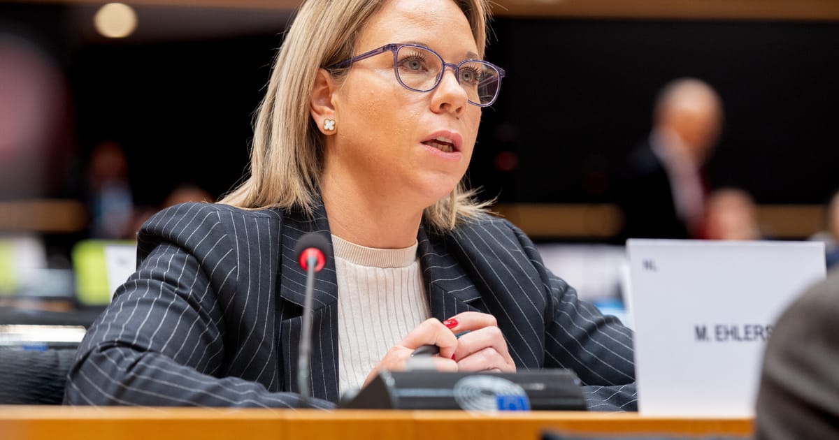 Femeia care sprijină extrema dreaptă a Europei în accesul la Bruxelles 2 Femeia care sprijina extrema dreapta a Europei in accesul la