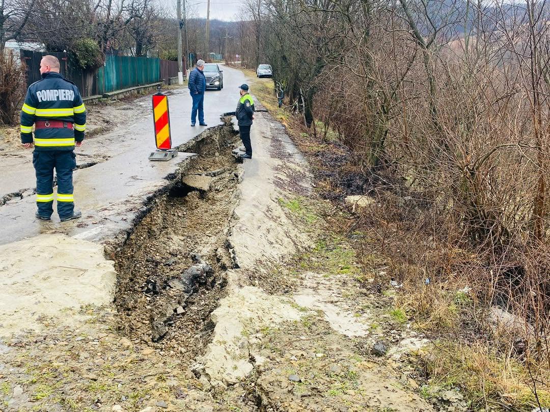 IGSU: Ploile torențiale au provocat distrugeri în 12 județe și în București 2 IGSU Ploile torentiale au provocat distrugeri in 12 judee si in Bucuresti