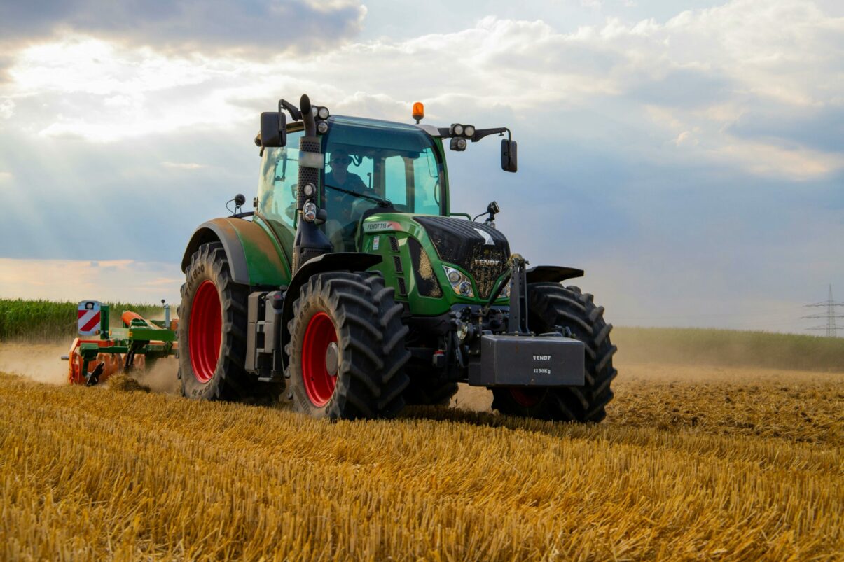 Informatii esentiale pentru fermieri Parlamentul European a aprobat noi reglementari pentru venituri mai stabile