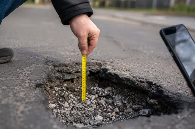 Infrastructura din Cluj Napoca se afla intr o stare critica Cetatenii cer interventii urgente pe poduri si pe mai multe artere esentiale