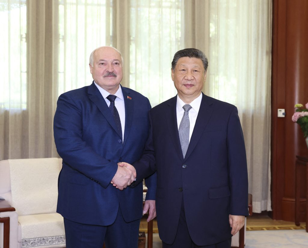 Lukasenko se intalneste cu Xi Jinping in China dupa convorbirea cu Putin