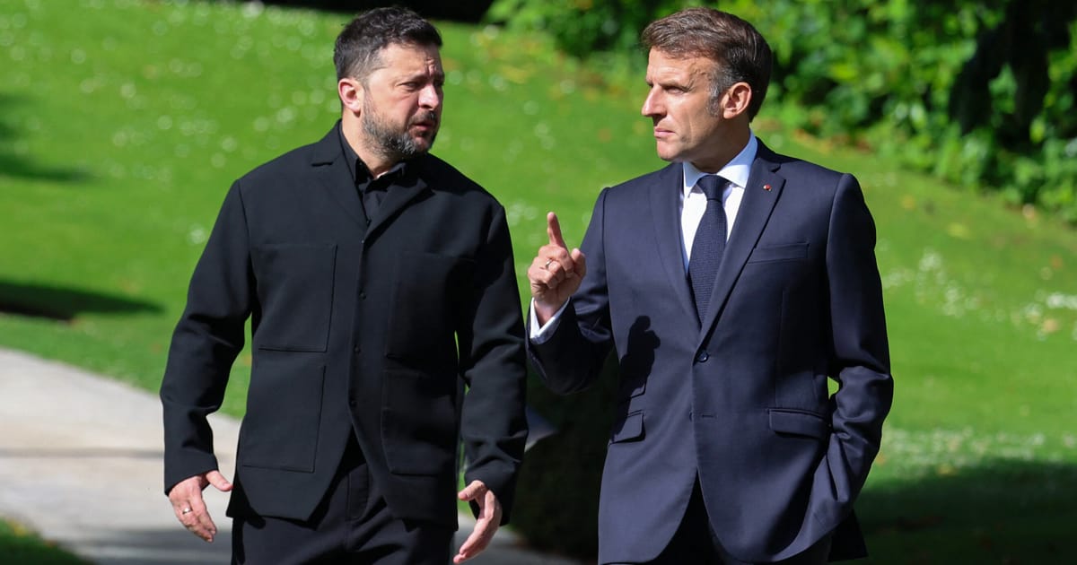 Macron si Zelenskyy surprinsi de camera discutand strategii pentru a l gestiona pe Trump