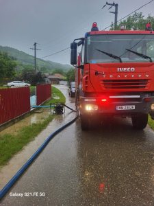 O scoala din judeul Buzau a fost afectata de inundatii Activitatea didactica a fost suspendata si 60 de elevi au fost evacuati