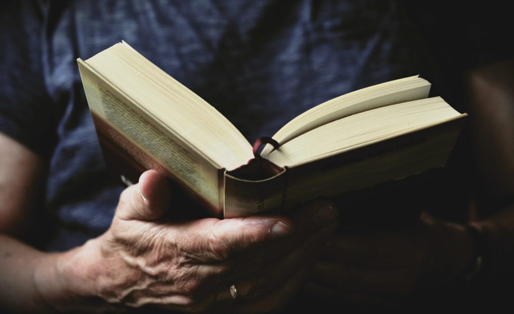 Operatiunea Puskin cum au fost furate volume rare din bibliotecile francezesti