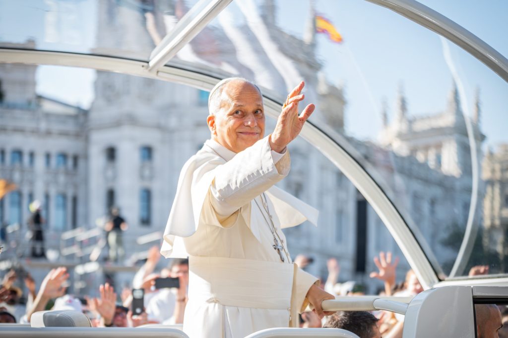 Papa Leon al XIV-lea a ajuns la Barcelona, în timpul turneului din Spania dedicat războiului și migrației. 2 Papa Leon al XIV lea a ajuns la Barcelona in timpul turneului din Spania dedicat razboiului si migratiei