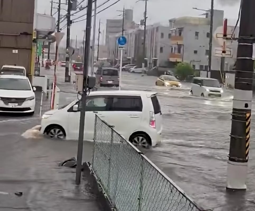 Peste doua milioane de oameni evacuati in Japonia din cauza unui taifun Taiwanul impactat de ploile torentiale