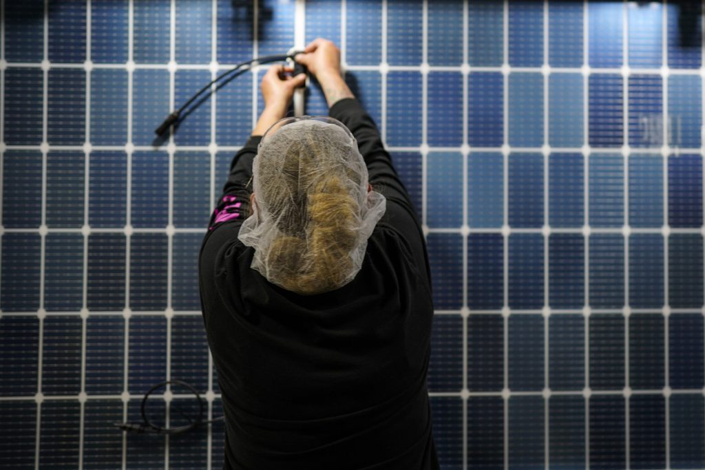 Premieră în SUA: energia solară a depășit cărbunele, în ciuda sprijinului acordat de Trump industriei miniere. 2 Premier in SUA energia solara a depasit carbunele in ciuda sprijinului acordat de Trump industriei miniere