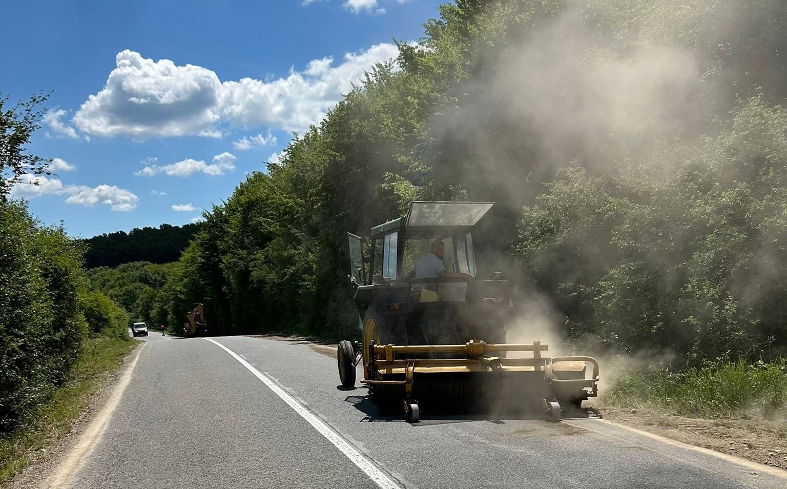 Reabilitarea unui drum județean din Cluj care conectează nordul județului de Sălaj! Aproape 23 de kilometri vor fi îmbunătățiți de către Consiliul Județean. 2 Reabilitarea unui drum judetean din Cluj care conecteaza nordul judetului de Salaj Aproape 23 de kilometri vor fi imbunatatiti de catre Consiliul Judetean