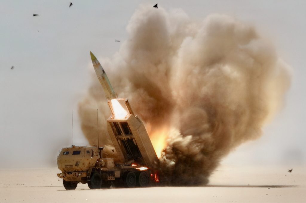 SUA ataca baze militare iraniene iar Teheran riposteaza cu atacuri asupra bazelor americane din Kuweit