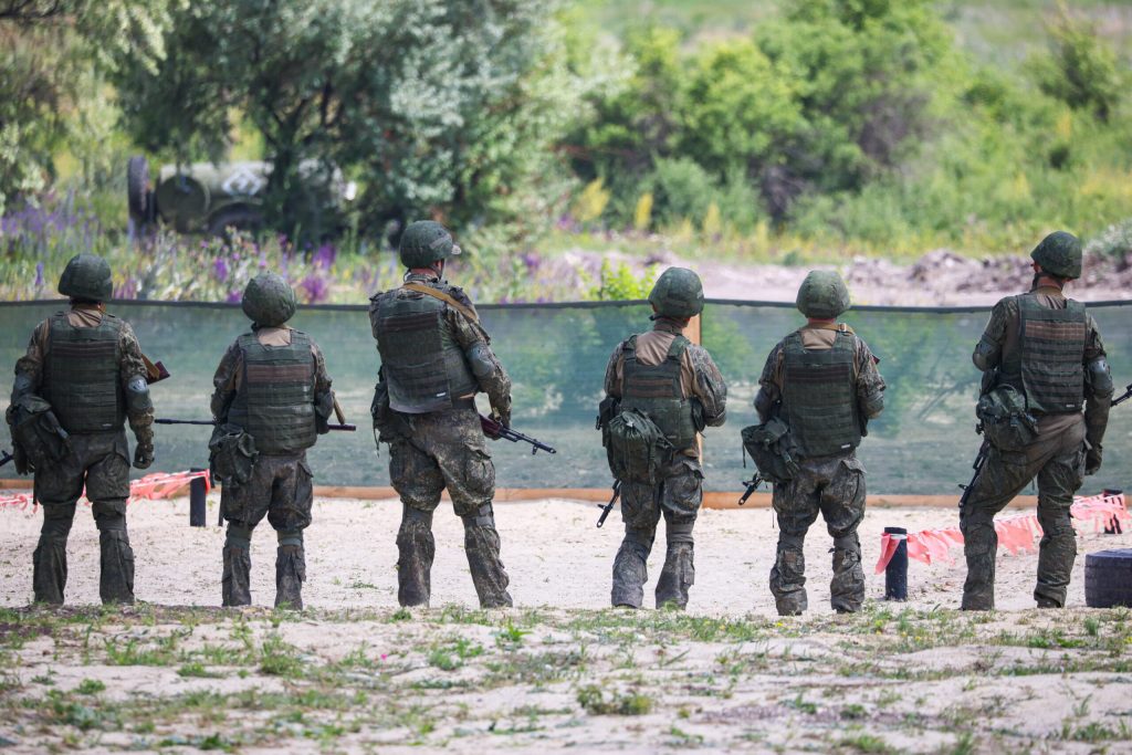 Sute de soldați ruși ar fi fost instruiți în China în tactici de război modern și în utilizarea dronelor. 2 Sute de soldati rusi ar fi fost instruiti in China in tactici de razboi modern si in utilizarea dronelor