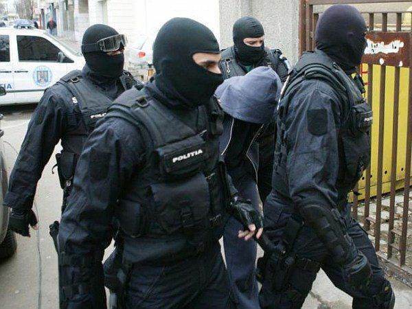 Traficanti prinsi in flagrant la Cluj au vandut substante interzise minorilor si au incercat sa ofere sare in loc de cristal unui investigator sub acoperire