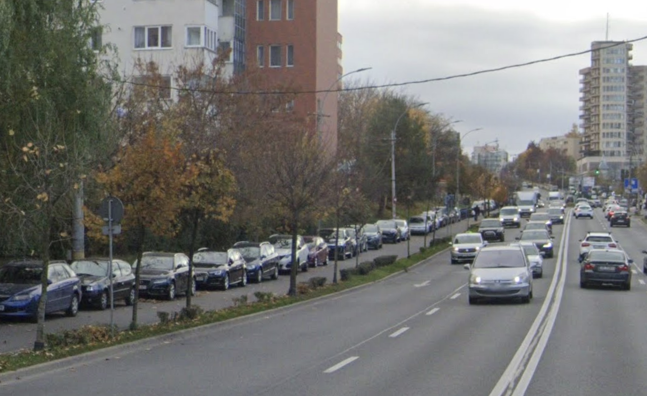 Trotuarul unei străzi din Cluj-Napoca ocupat de mașini: Un clujean a fost la un pas de a fi lovit în timp ce se afla pe trotuar. 4 Trotuarul unei strazi din Cluj Napoca ocupat de masini Un clujean a fost la un pas de a fi lovit in timp ce se afla pe trotuar