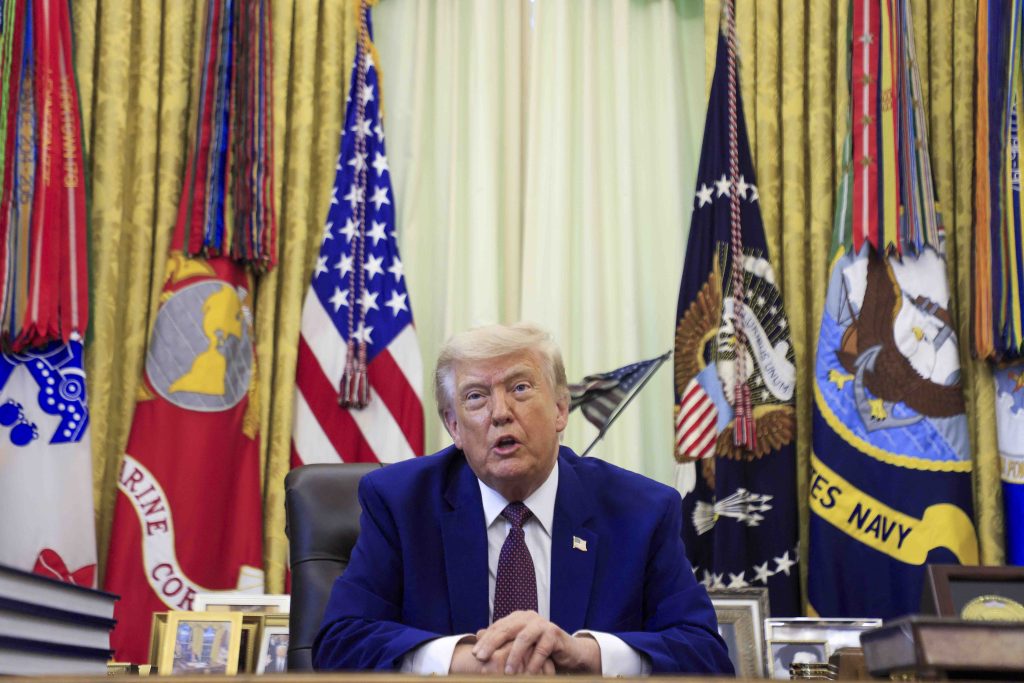 Trump cere noi demisii în serviciile de informații din SUA. 2 Trump cere noi demisii in serviciile de informatii din SUA