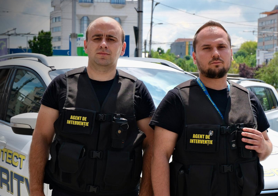 VIDEO: Aceștia sunt cei doi eroi, agenți de securitate, care au intervenit în mai puțin de două minute la amenințarea armată din magazinul din Mărăști, Cluj-Napoca. 2 VIDEO Aceastia sunt cei doi erou agenti de securitate care au intervenit in mai putin de doua minute la amenintarea armata din magazinul din Marasti Cluj Napoca