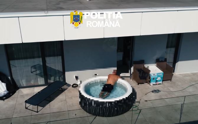 VIDEO Urmrit internaional capturat de mascai din piscin Se relaxa pe terasa unui penthouse de lux Va fi dus la Curtea de Apel Cluj