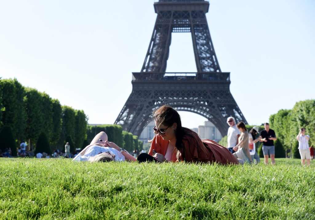 Val de căldură în Europa: temperaturile ar putea depăși 40°C în Franța. 2 Val de caldura in Europa temperaturile ar putea depasi 40C in Franta