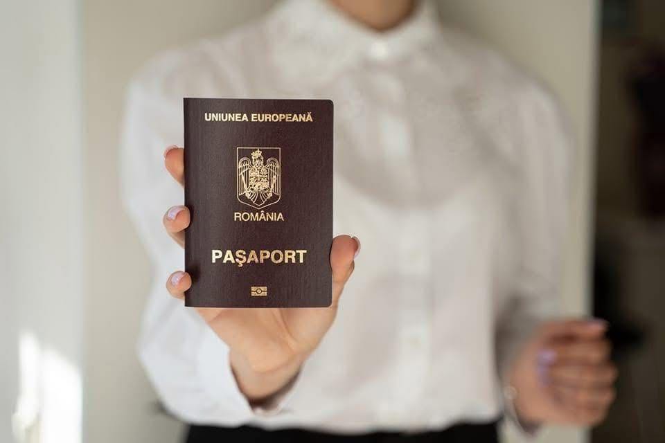 Visați la o vacanță, dar pașaportul v-a expirat? Clujenii pot rezolva totul direct de pe telefon, fără a merge la ghișeu. 2 Visati la o vacanta dar passportul va expirat Clujenii pot rezolva totul direct de pe telefon fara a merge la ghiseu