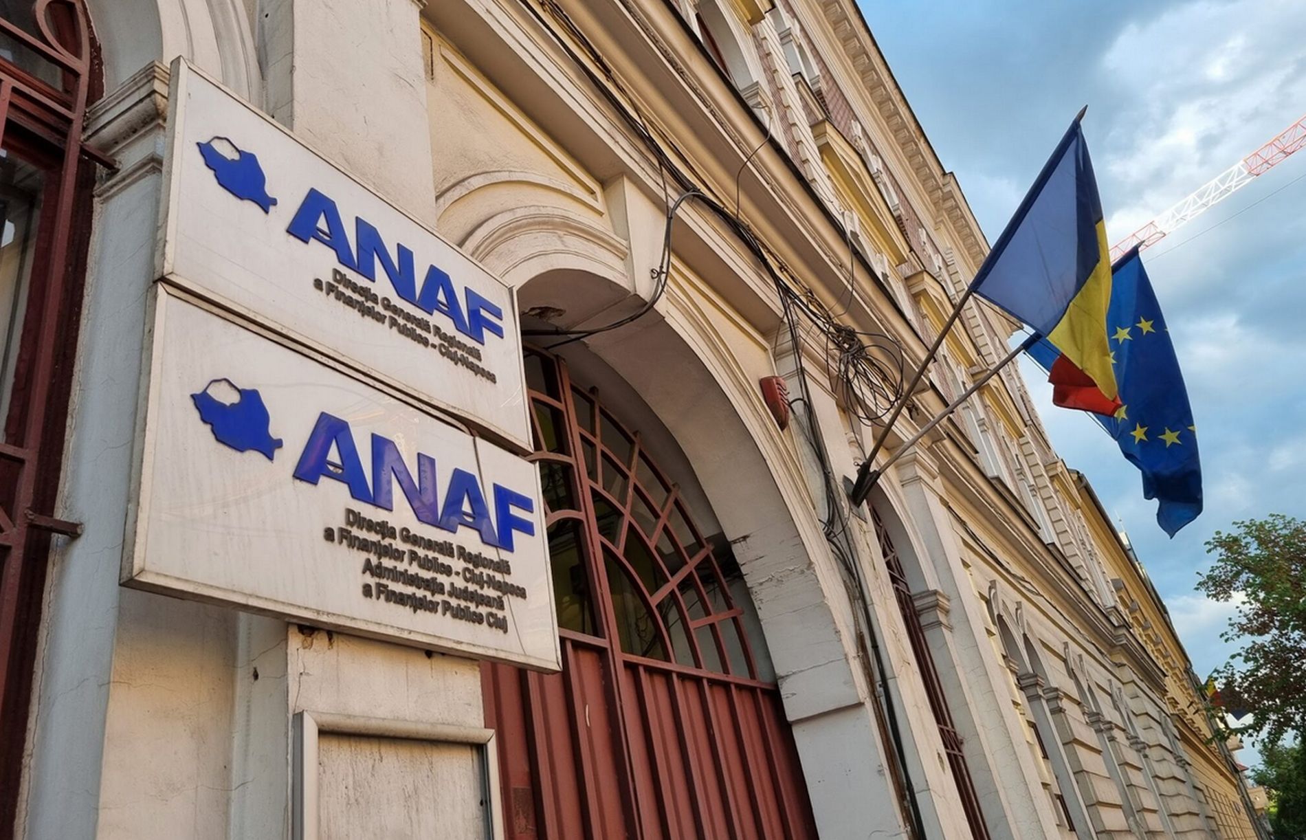 blocaj total la ANAF activitatea va fi suspendata intre orele 8 00 si 16 00 oameni nemultumiti ca vor pierde 2000 de lei din salariidintr o data revolta