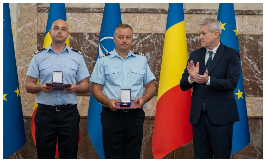 curaj la extrem doi salvatori din cluj au spart gheata pentru a salva o viata si au fost recompensati