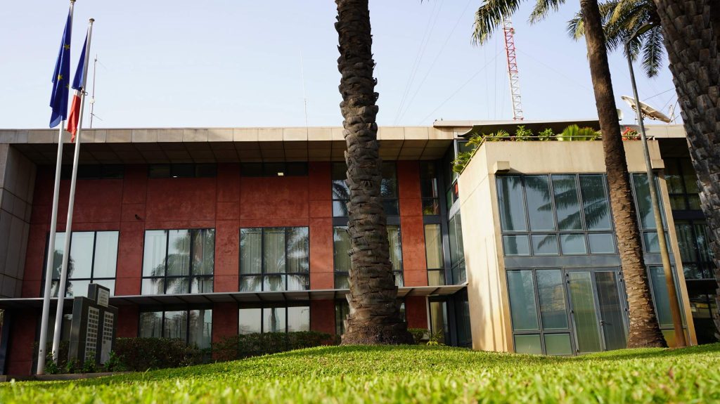 diplomat francez inchis pentru 20 de ani de o instanta din africa