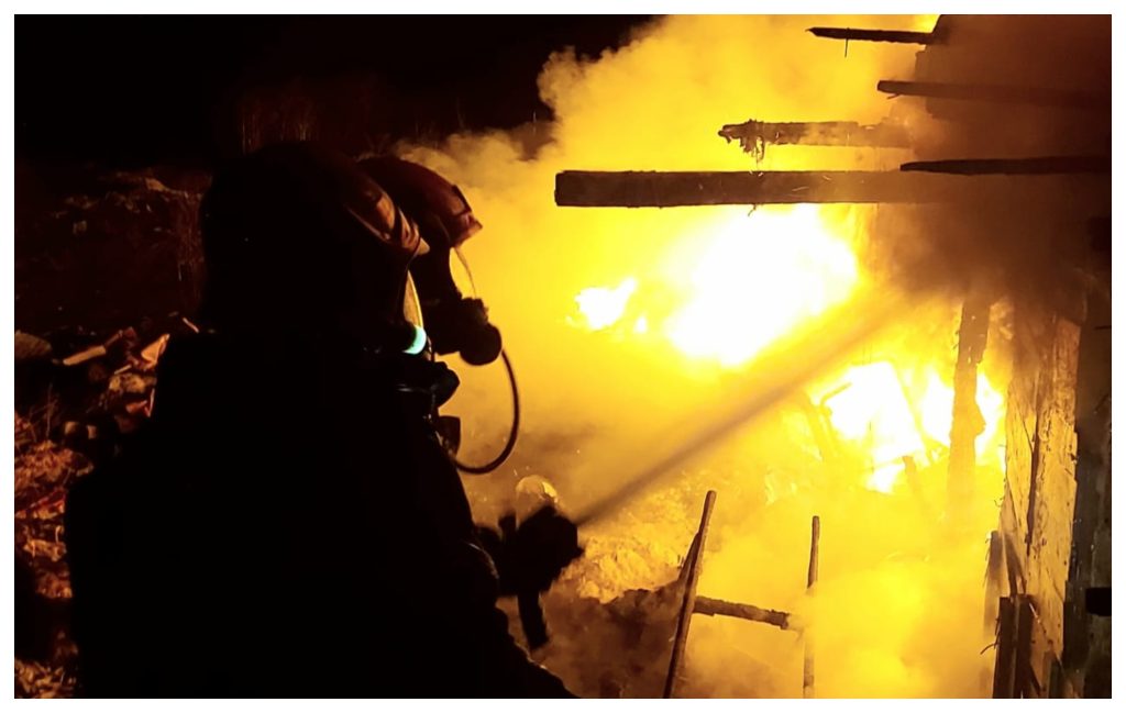 informatii noi despre incendiul din cluj o improvizatie electrica ar fi cauzat dezastrul care a distrus acoperisurile a doua cladiri