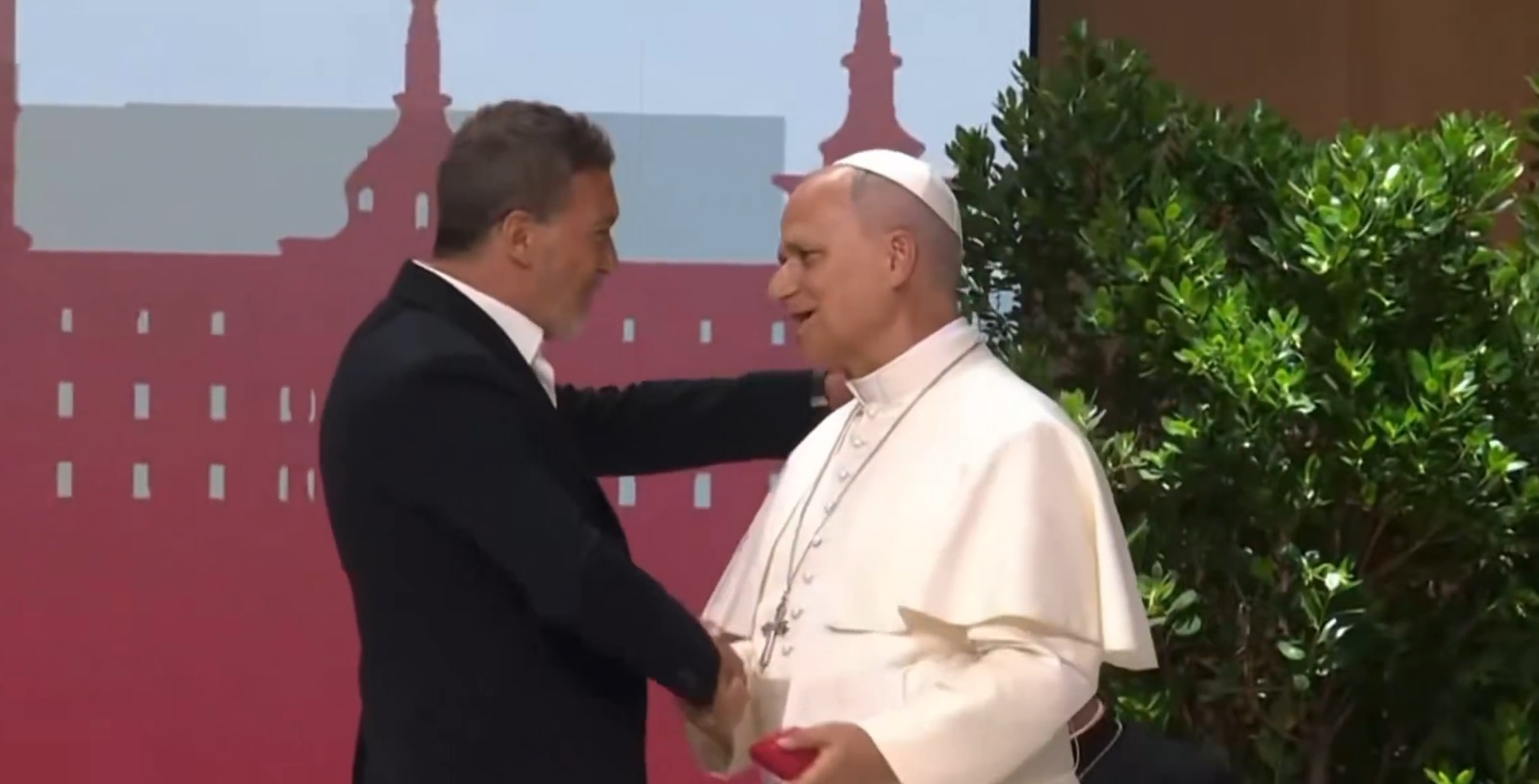 papa leon al xiv lea intalnire cu antonio banderas si spectacol de flamenco la madrid un mesaj despre importanta culturii in societate