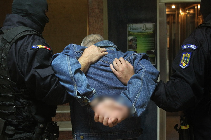primar din judetul cluj acuzat ca a uitat sa o suspende pe o angajata aflata in proces penal acesta ar fi incasat peste o suta de mii de lei din fonduri publice