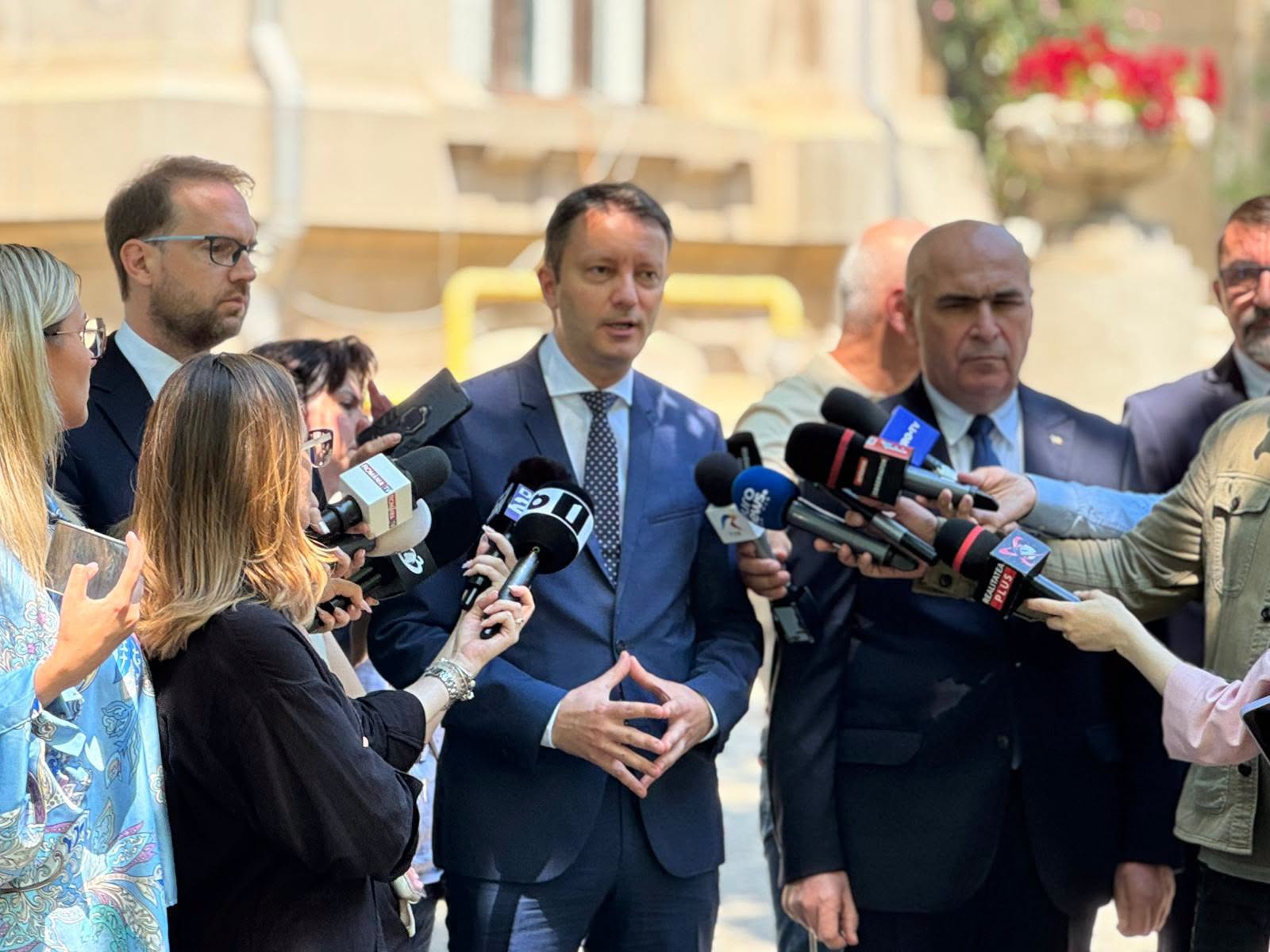 schimb de replici intense in criza politica siegfried muresan il critica pe grindeanu doua luni s a ferit sa fie premier acum brusc isi doreste