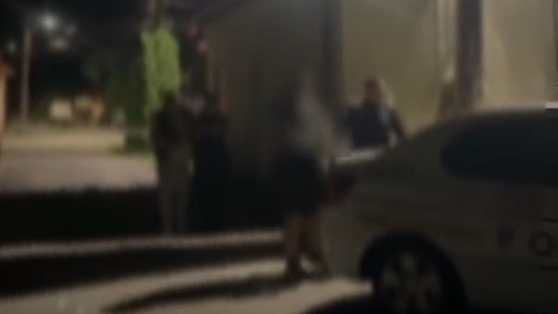 VIDEO. Scandal la Târgul Coaselor din Cluj! Doi bărbați au fost arestați după ce ar fi amenințat jandarmi și polițiști în fața oamenilor. 2 video scandal la targul coaselor din cluj doi barbati au fost arestatidupa ce ar fi amenintat jandarmi si politisti in fata oamenilor