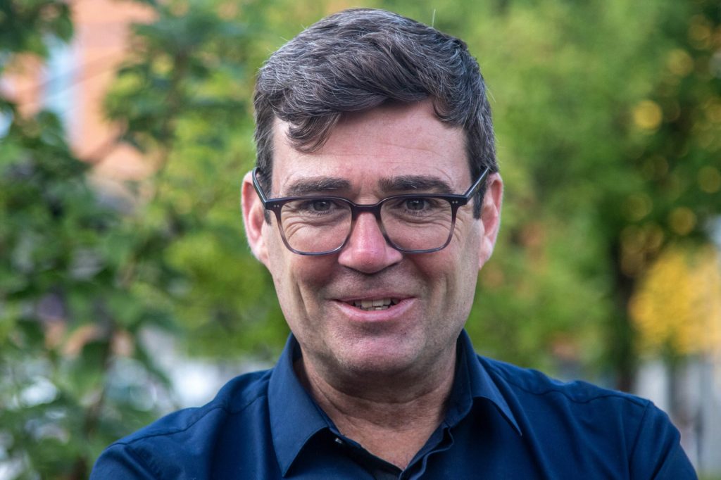 Andy Burnham isi intareste pozitia in cadrul Partidului Laburist si se pregateste sa devina prim ministru al Marii Britanii