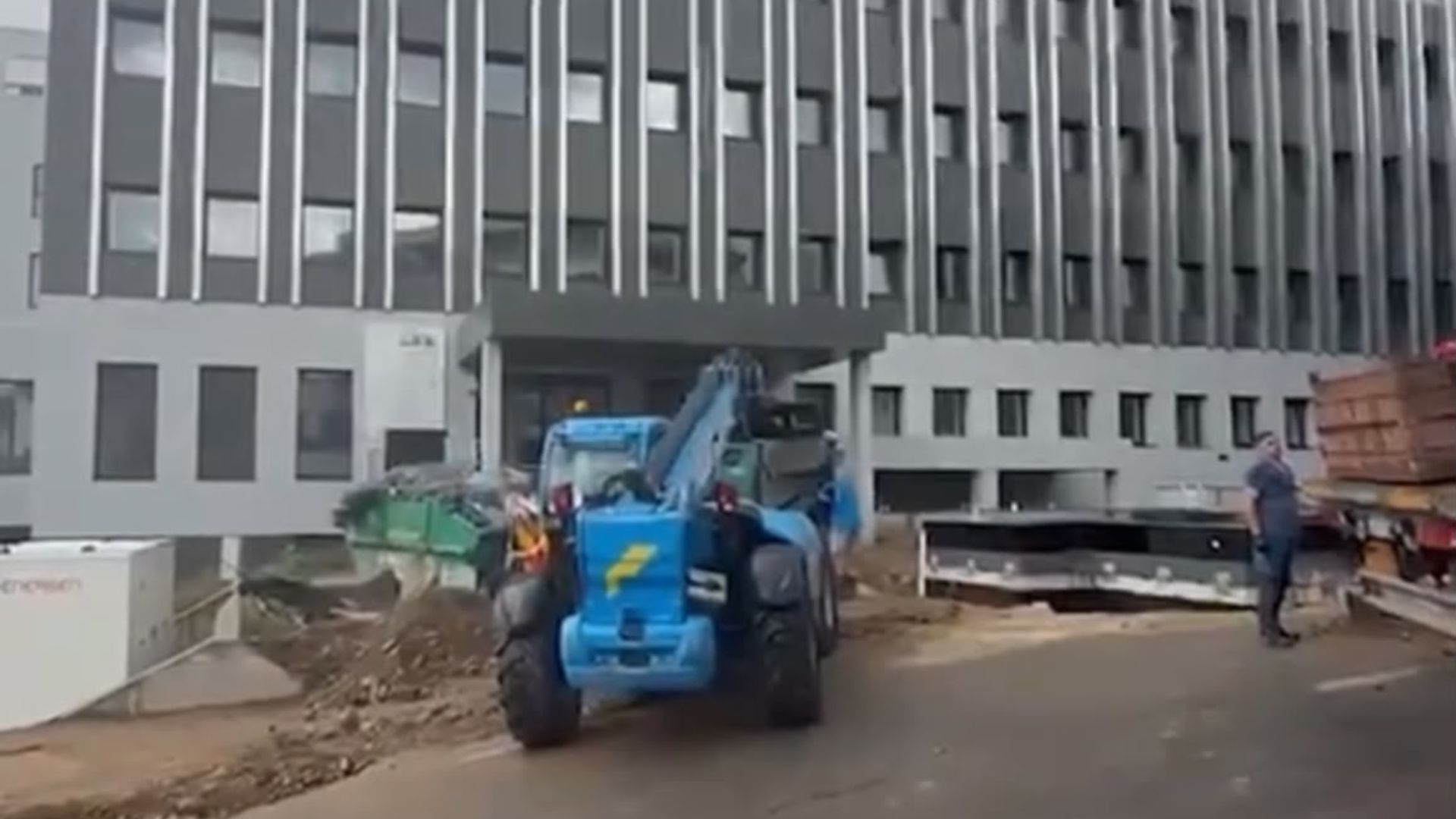 Atenție, clujeni! Trafic închis temporar pe strada Pasteur din cauza lucrărilor la noul spital de Neurochirurgie. Când va fi reluată circulația normală. 3 Atentie clujeni Trafic inchis temporar pe strada Pasteur din cauza lucrarilor la noul spital de Neurochirurgie Cand va fi reluata circulatia normala