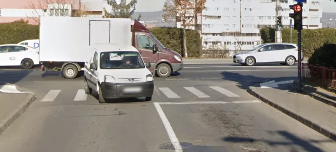Clujenii cer o nouă trecere de pietoni pe strada Frunzișului: „Mulți traversează neregulamentar, este periculos” 2 Clujenii cer o noua trecere de pietoni pe strada Frunzisului Multi traverseaza neregulamentar este periculos
