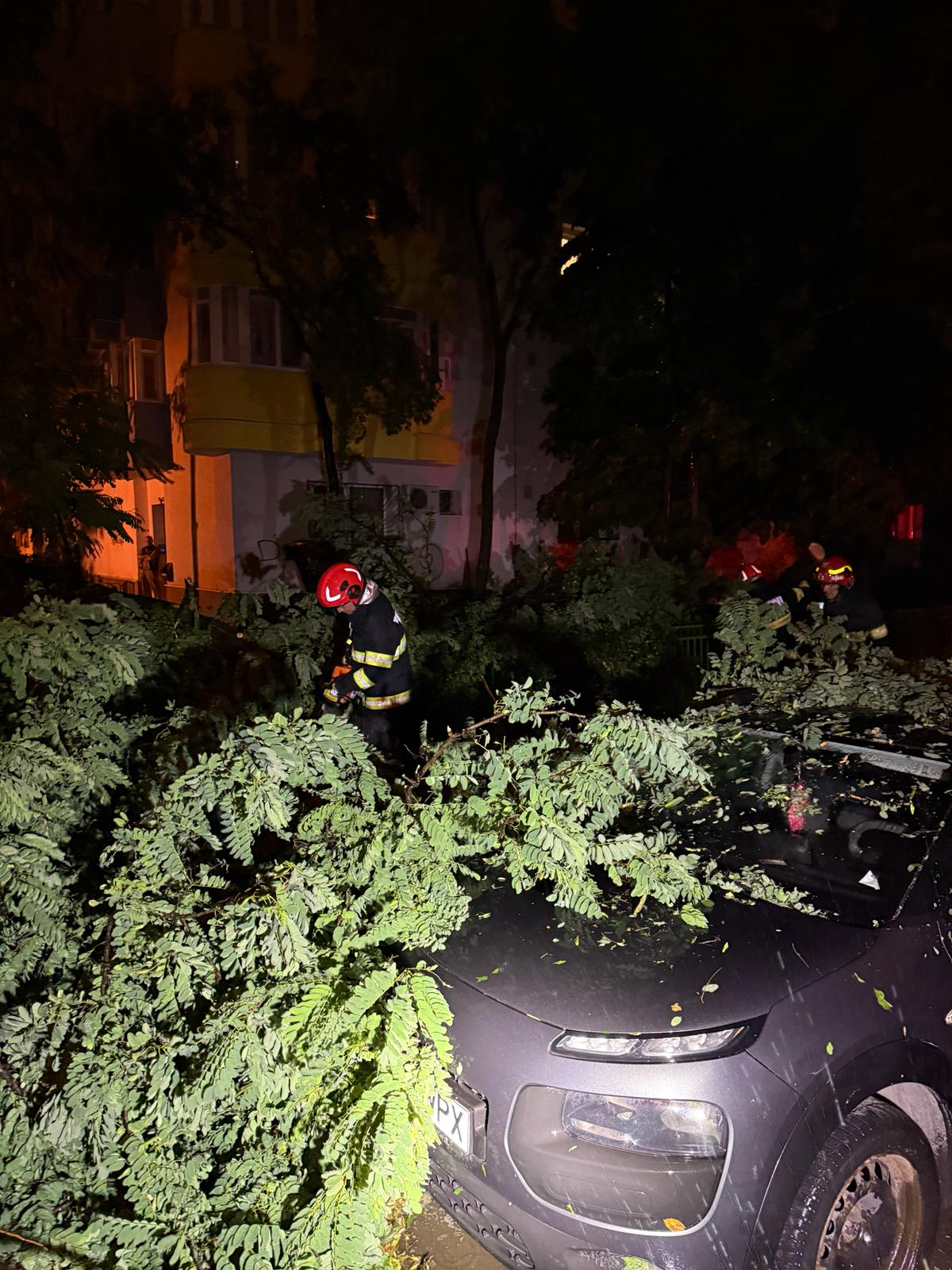Cod roșu de furtuni în București și în mai multe localități din Ilfov și Ialomița. 2 Cod rosu de furtuni in Bucuresti si in mai multe localitati din Ilfov si Ialomita