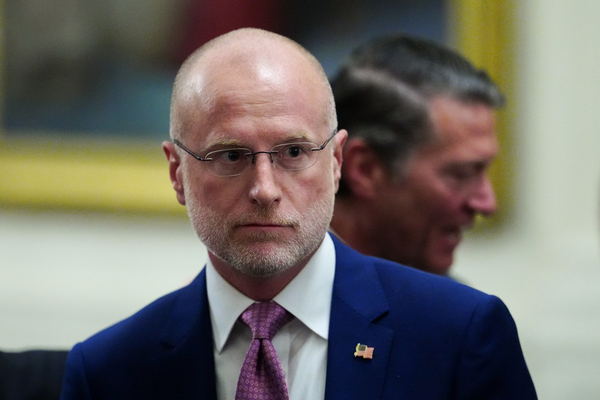 „Decret regal pentru gestionarea informațiilor”: De ce amenințările lui Trump referitoare la licențe sunt diferite de data aceasta 2 Decret regal pentru gestionarea informatiilor De ce amenintarile lui Trump referitoare la licente sunt diferite de data acesta