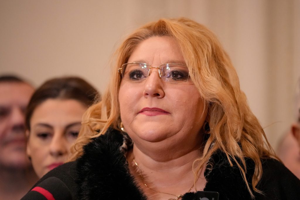 Diana Șoșoacă, transportată la spital în urma unui accident de circulație. Poliția a demarat o anchetă. 2 Diana Sosoaca transportata la spital in urma unui accident de circulatie Politia a demarat o ancheta
