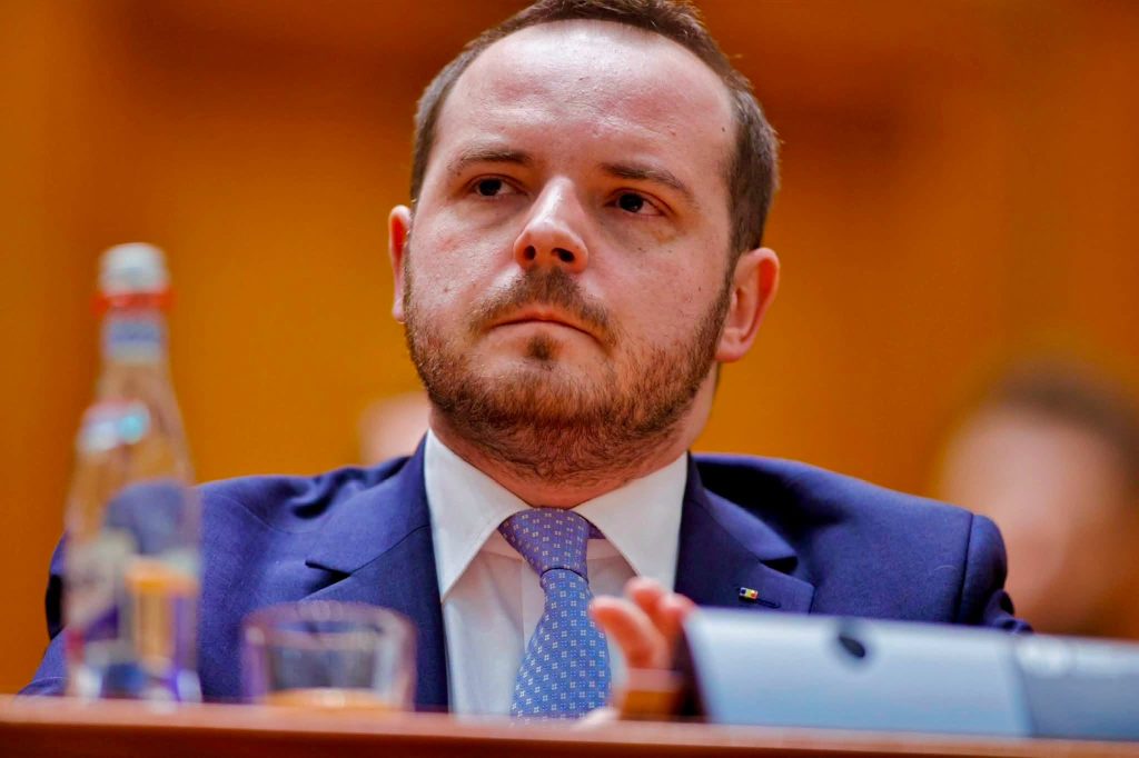 „Documentele scot la iveală adevărul”. Rogobete reacționează după deblocarea posturilor din sectorul sănătății. 2 Documentele scot la iveala adevarul Rogobete reactioneaza dupa deblocarea posturilor din sectorul sanatatii