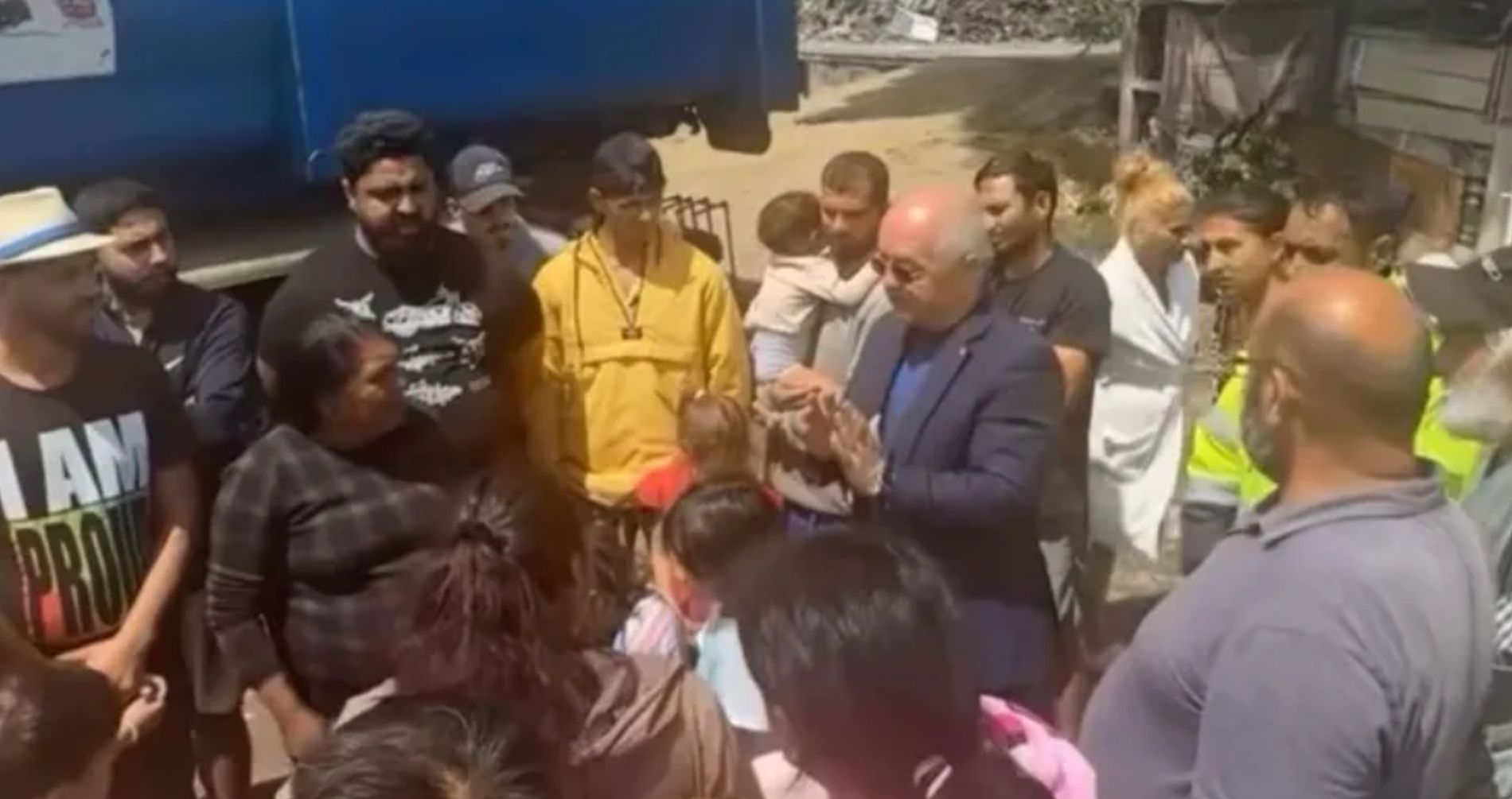 Emil Boc anunță închiderea permanentă a ghetoului de la Pata Rât până în 2030. Primăria va cumpăra 350 de locuințe: „Barăcile vor dispărea și nu vor mai fi altele.” 2 Emil Boc anunta inchiderea permanenta a ghetoului de la Pata Rat pana in 2030 Primaria va cumpa 350 de locuinte Baracile vor disparea si nu vor mai fi altele