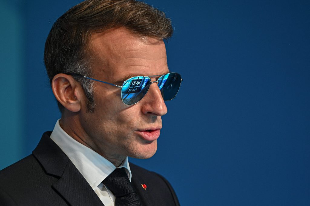 Emmanuel Macron avertizează Europa că strategiile de apărare separate sunt o „absurditate” și face un apel pentru o cooperare militară sporită. 4 Emmanuel Macron avertizeaza Europa ca strategiile de aprare separate sunt o absurditate si face un apel pentru o cooperare militara sporita