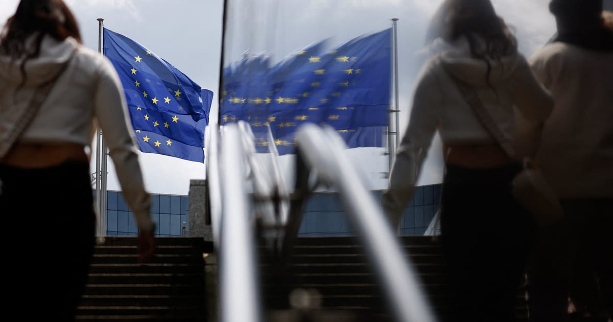 Europenii susțin UE în contextul unui sentiment crescând de pesimism global, conform unui sondaj. 2 Europenii sustin UE in contextul unui sentiment crescand de pesimism global conform unui sondaj