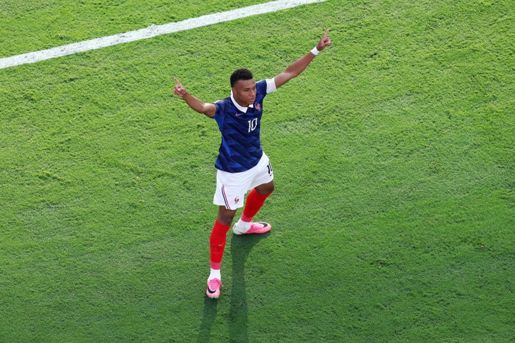 Franța se califică în optimile competiției după victoria cu 3-0 împotriva Suediei. Mbappé a strălucit pe teren. 2 Franta se califica in optimile competitiei dupa victoria cu 3 0 impotriva Suediei Mbappe a stralucit pe teren