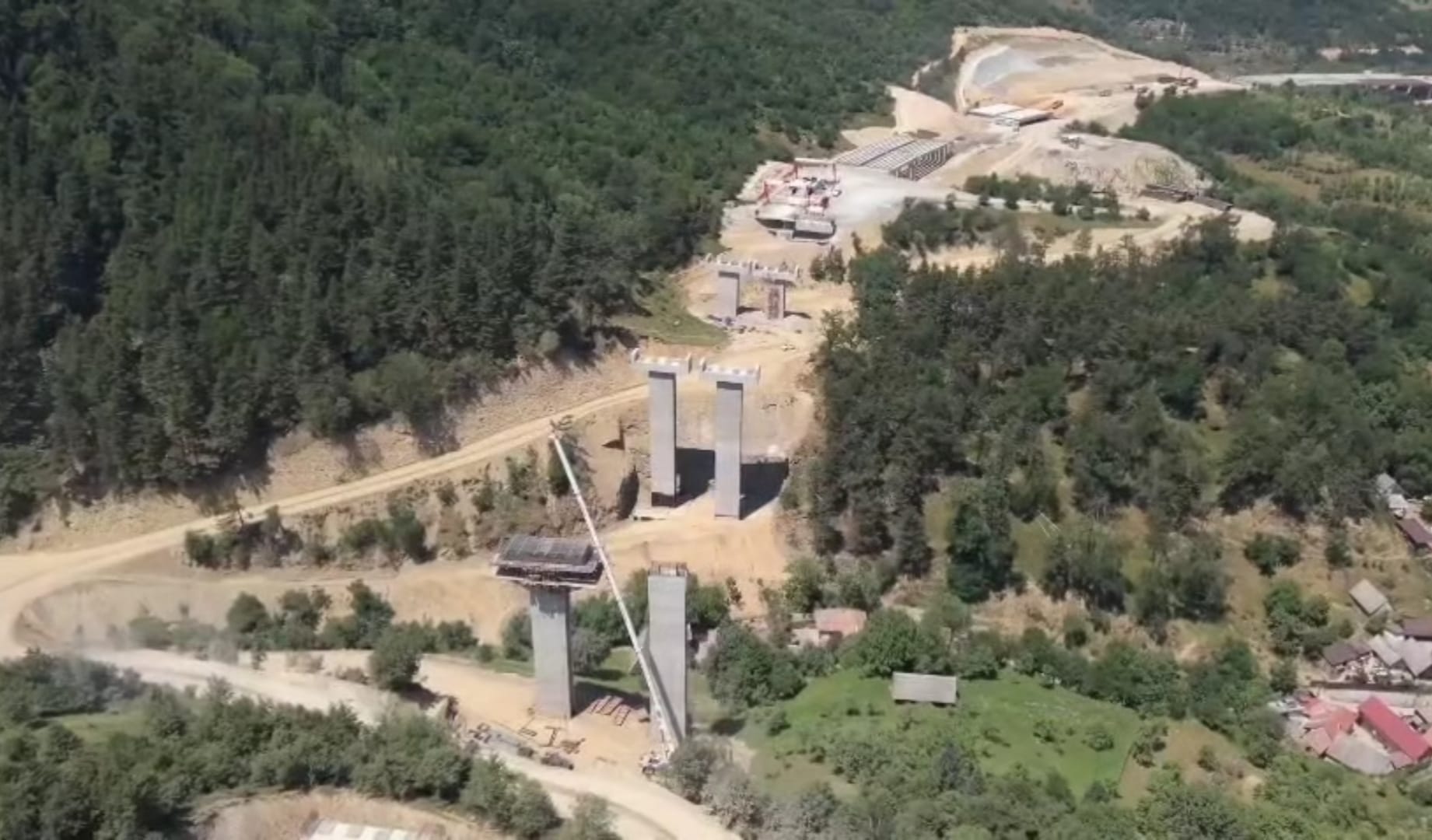 Guvernul a aprobat noi exproprieri pentru Autostrada Sibiu - Pitești, având în vedere peste 400 de proprietăți. 2 Guvernul a aprobat noi exproprieri pentru Autostrada Sibiu Pitest avand in vedere peste 400 de proprietati